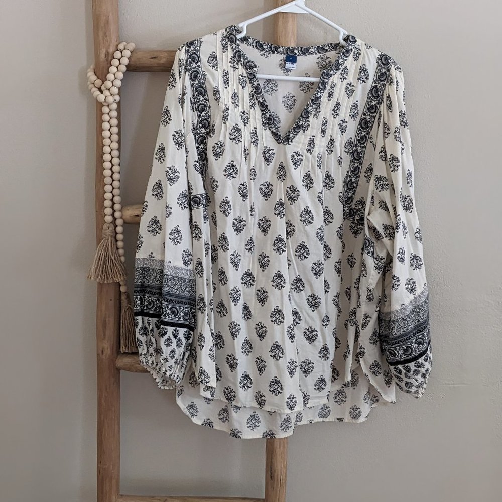 Old Navy Cream and Black Printed Peasant Blouse